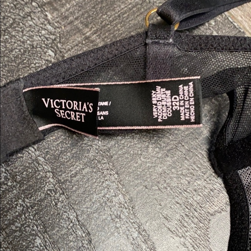 Victoria Secret Bra - Picture 3 of 4